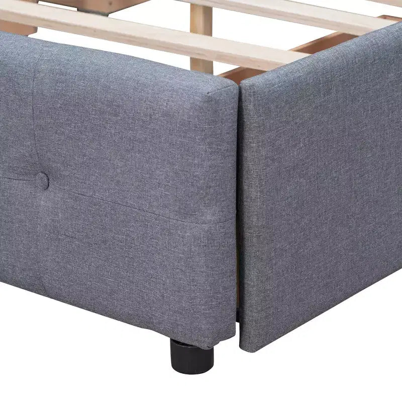 Letto a piattaforma imbottito queen size con testiera trapuntata a bottoni e 4 cassetti contenitore