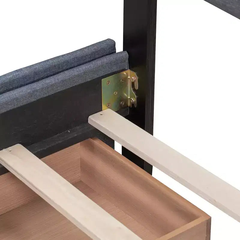 Letto a piattaforma imbottito queen size con testiera trapuntata a bottoni e 4 cassetti contenitore